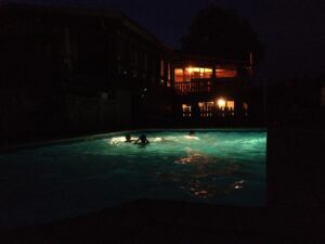 Piscine nocturne camping