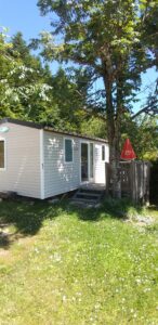 cottage avec terrasse arbres